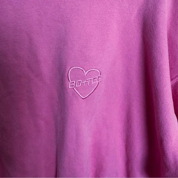 Bo+Tee Vibrant Pink Cropped Sweatshirt Size Small - Picture 2 of 5